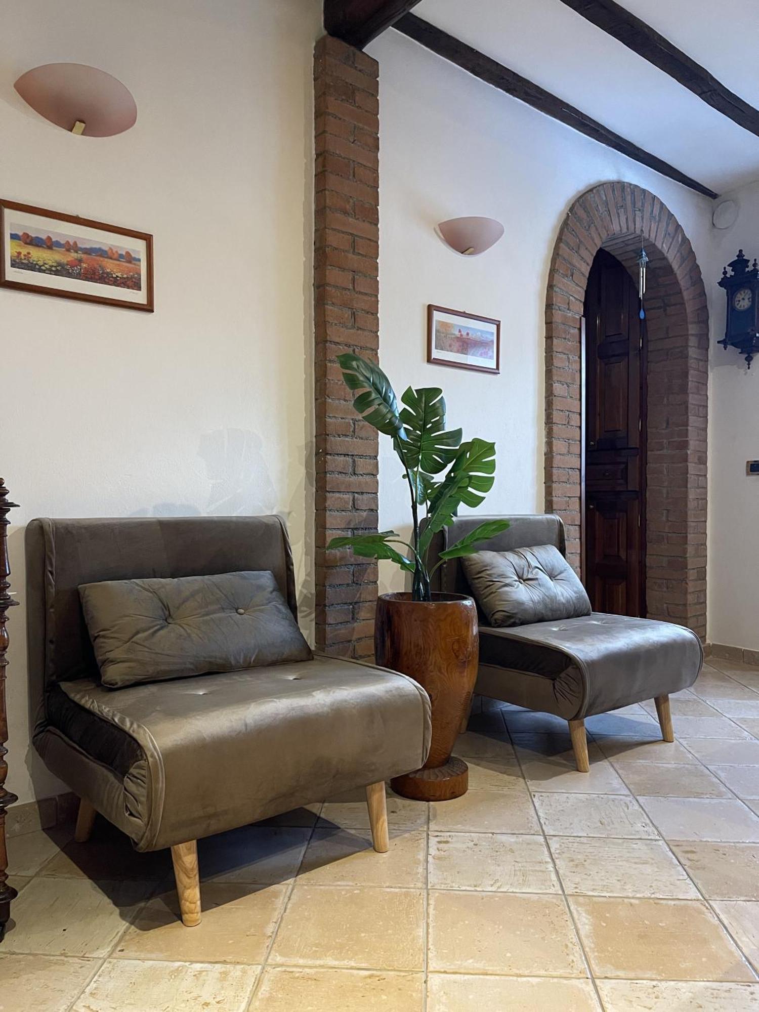 Mazzetti Country House-vita In Campagna Con Giardino